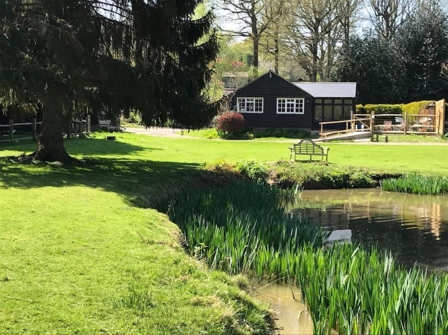 Halfmoon Lodge @ Knights Hole Wheelchair Access Cranbrook Exterior foto